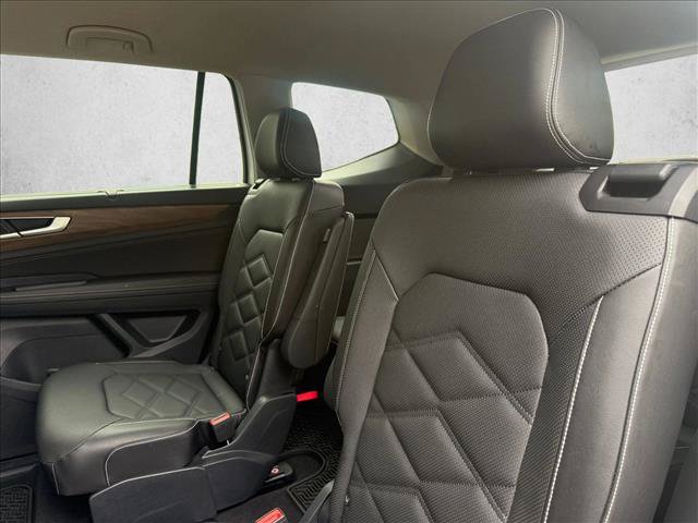 Used 2024 Volkswagen Atlas SE w/ Black Wheel Package FWD image 20