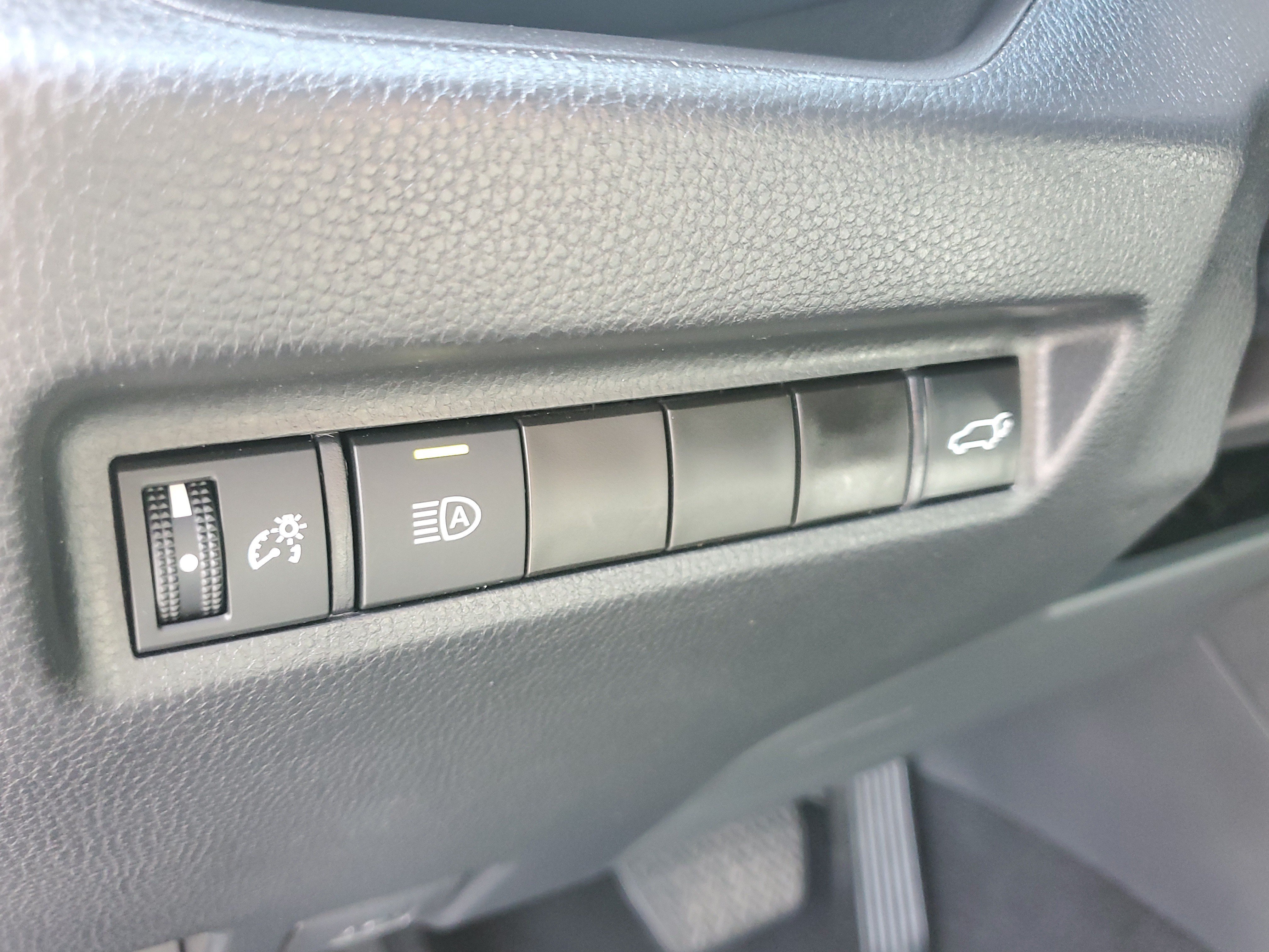 Used 2022 Toyota RAV4 XLE Premium AWD/4WD image 25