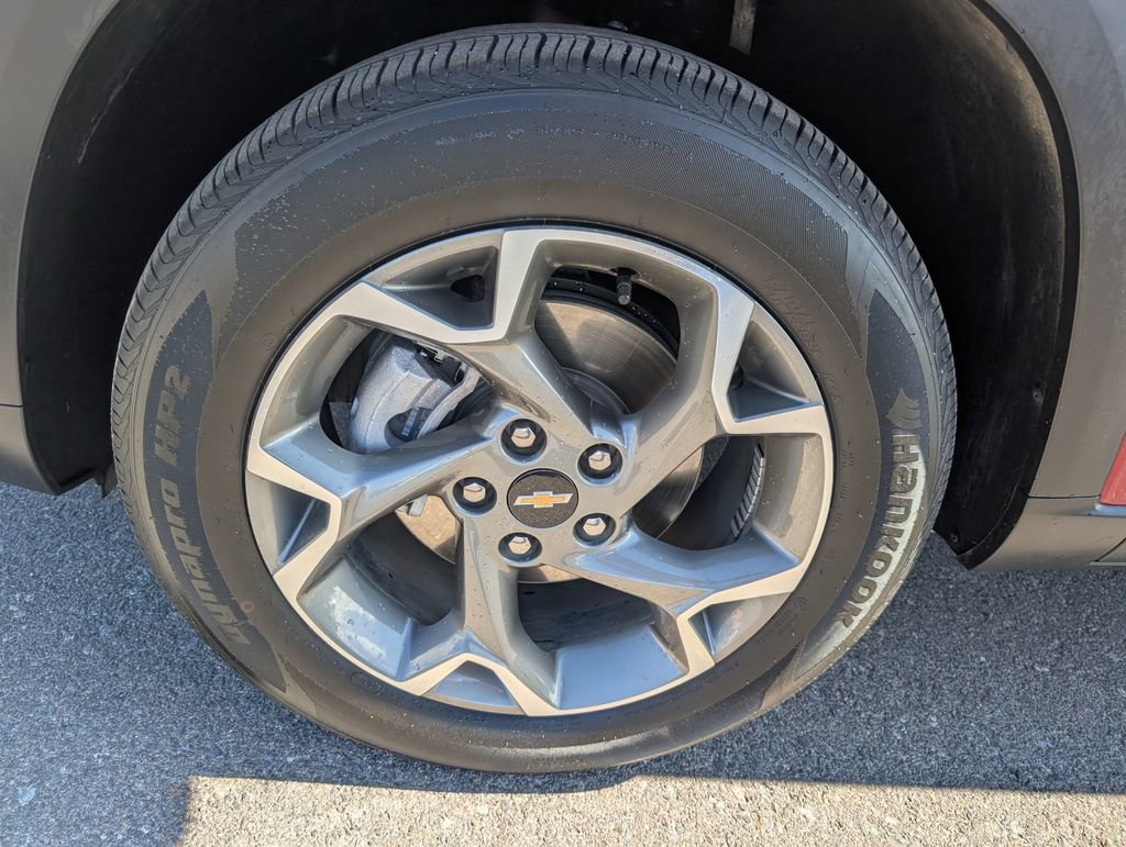 Used 2025 Chevrolet Trax LT FWD image 23