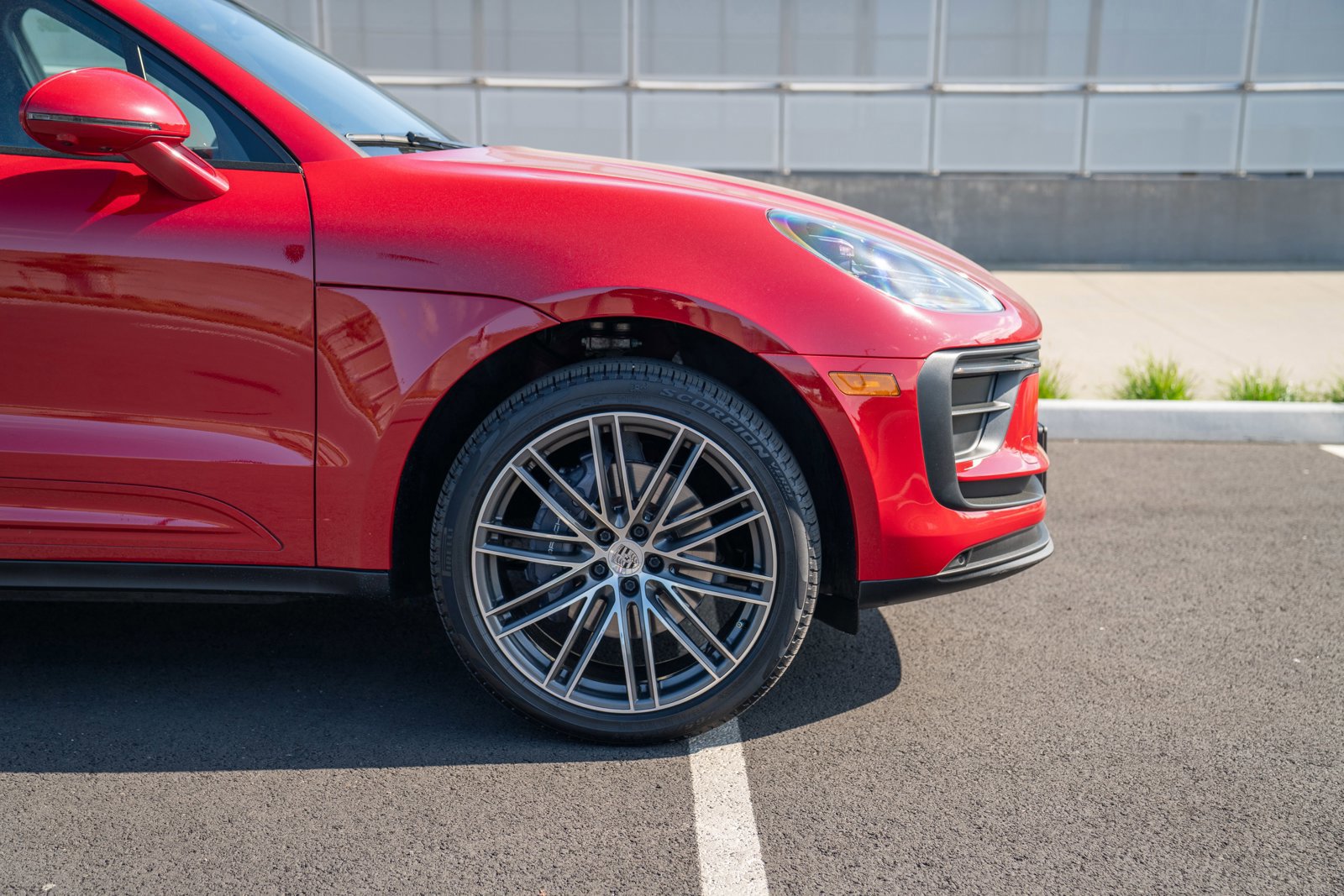 Certified 2023 Porsche Macan AWD/4WD image 9