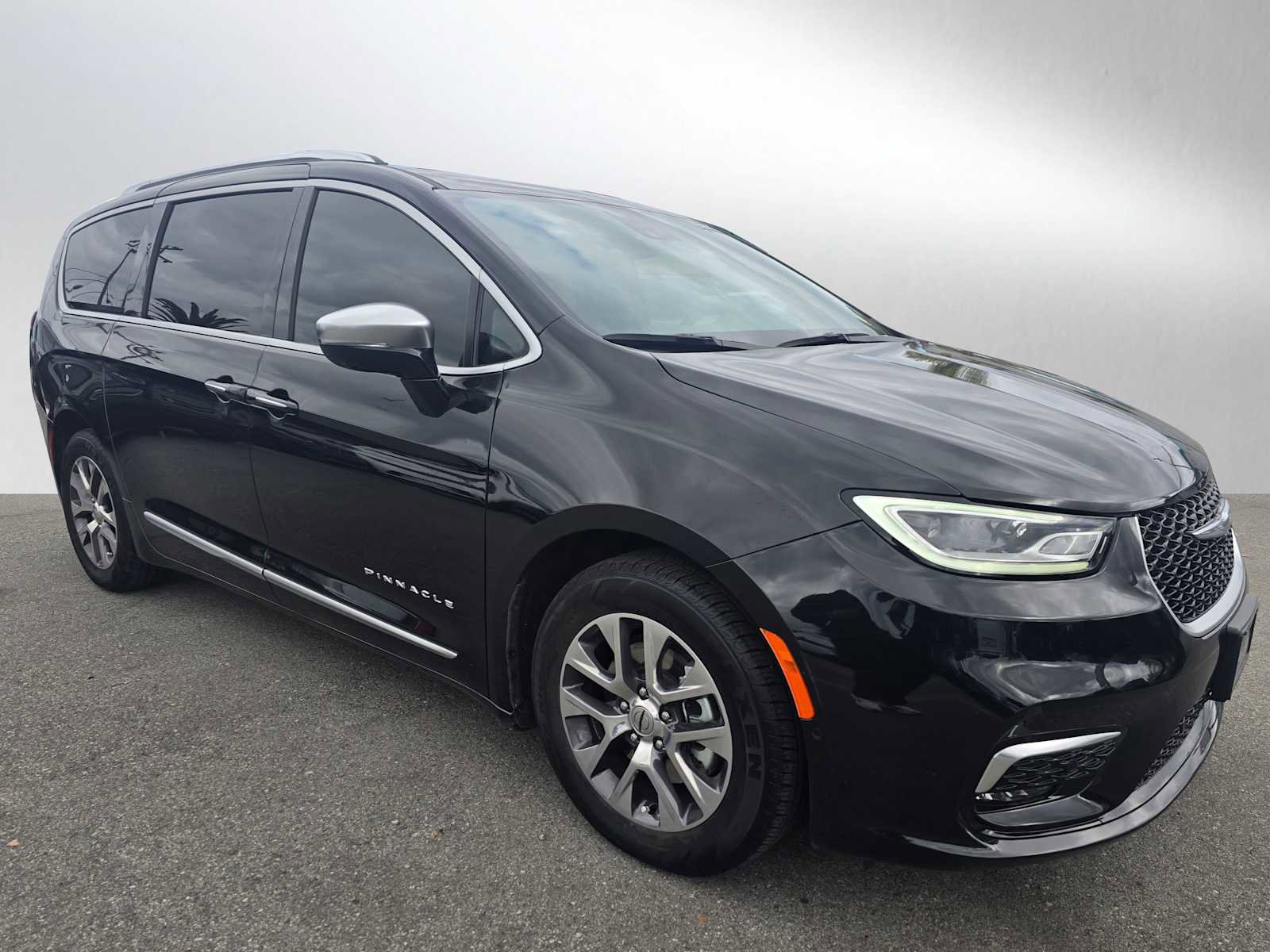 Used 2023 Chrysler Pacifica Pinnacle image 7