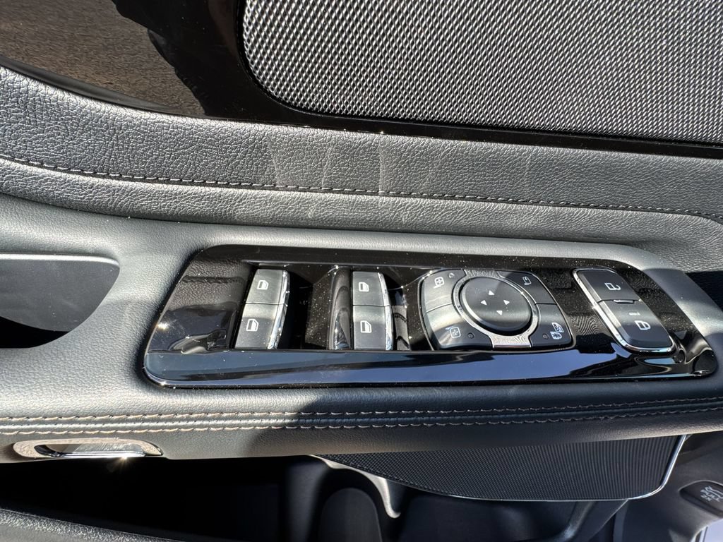 New 2026 Lincoln Aviator AWD w/ Jet Appearance Package image 13