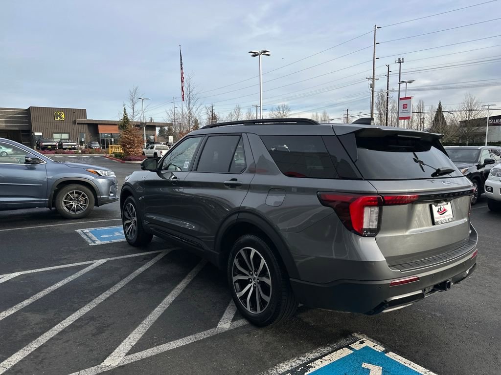 Used 2025 Ford Explorer ST-Line image 5