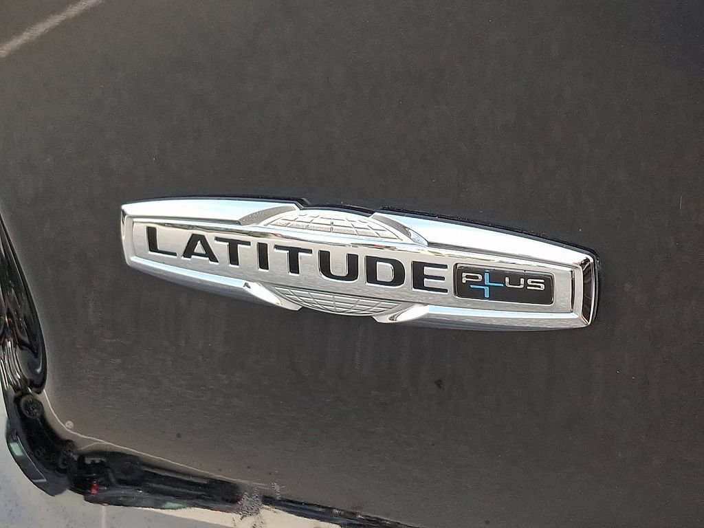 Used 2020 Jeep Cherokee Latitude Plus w/ Comfort/Convenience Group AWD/4WD image 34