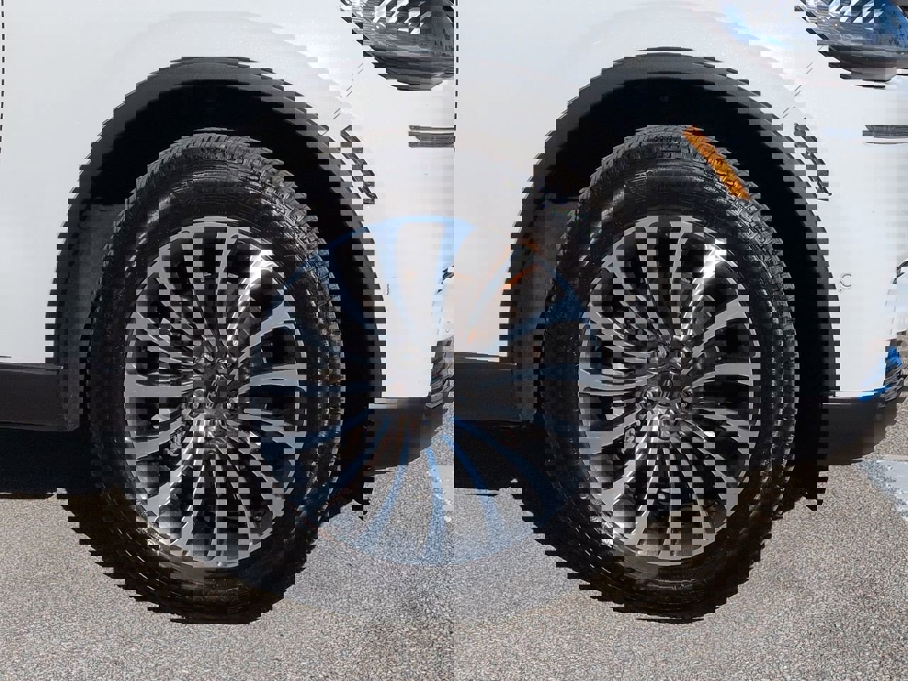 Certified 2022 Lincoln Aviator Reserve w/ Equipment Group 201A image 11