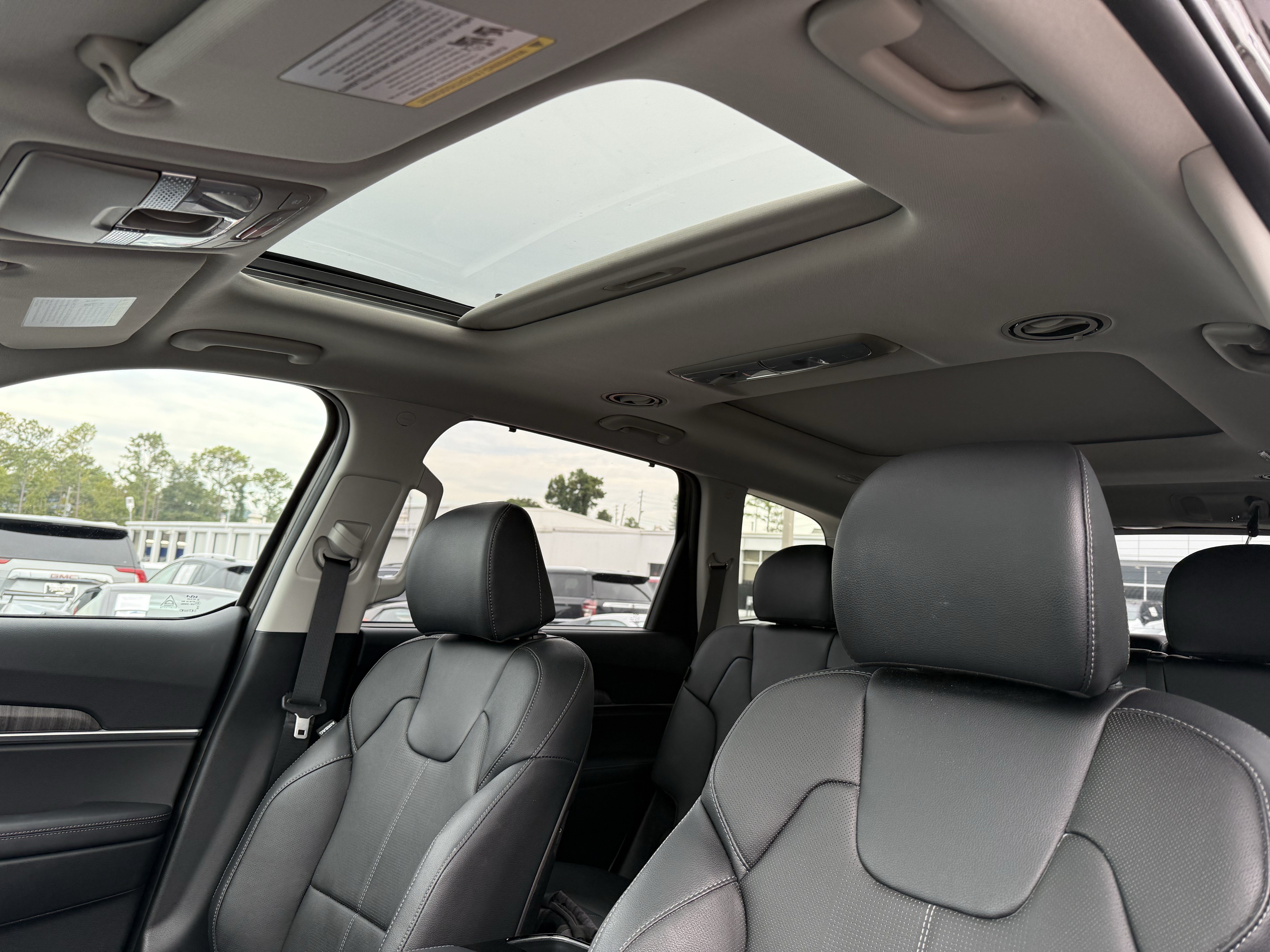 Used 2025 Kia Telluride SX FWD image 28