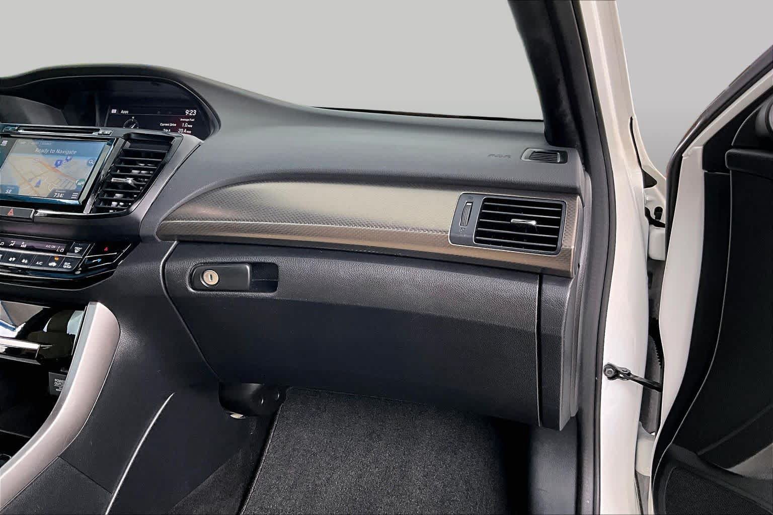 Used 2016 Honda Accord Touring image 19