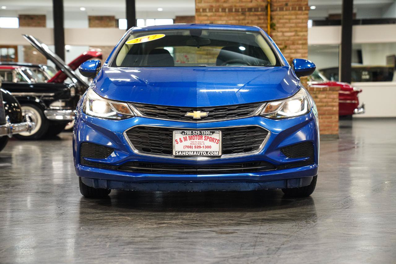 Used 2017 Chevrolet Cruze LT FWD image 3