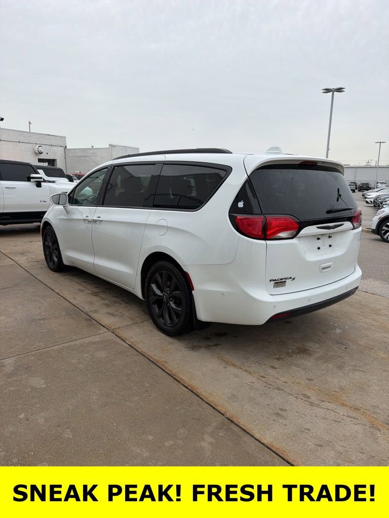 Used 2020 Chrysler Pacifica Touring-L Plus FWD image 4