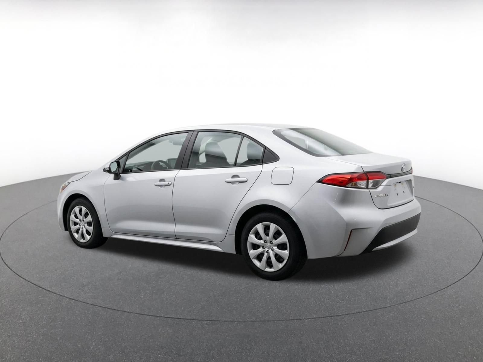 Used 2025 Toyota Corolla LE FWD image 6