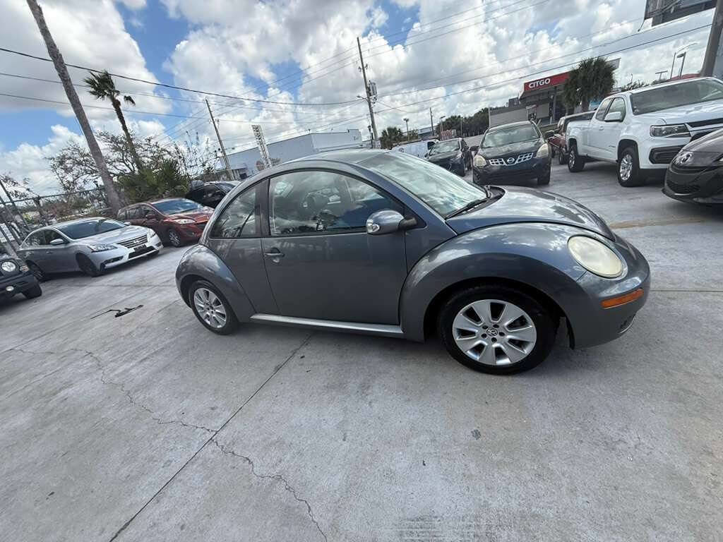 Used 2008 Volkswagen Beetle S image 3