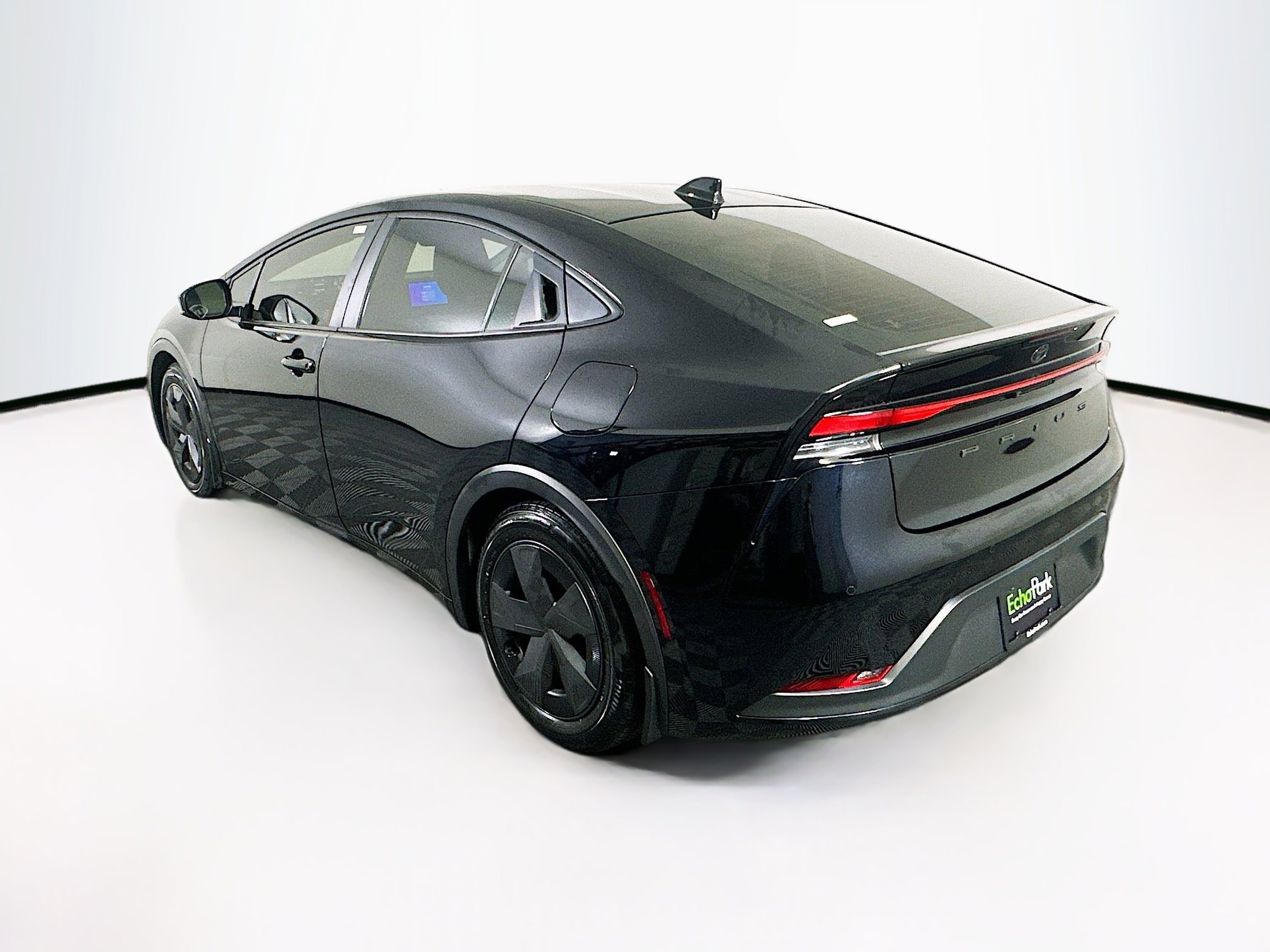 Used 2024 Toyota Prius LE FWD image 5
