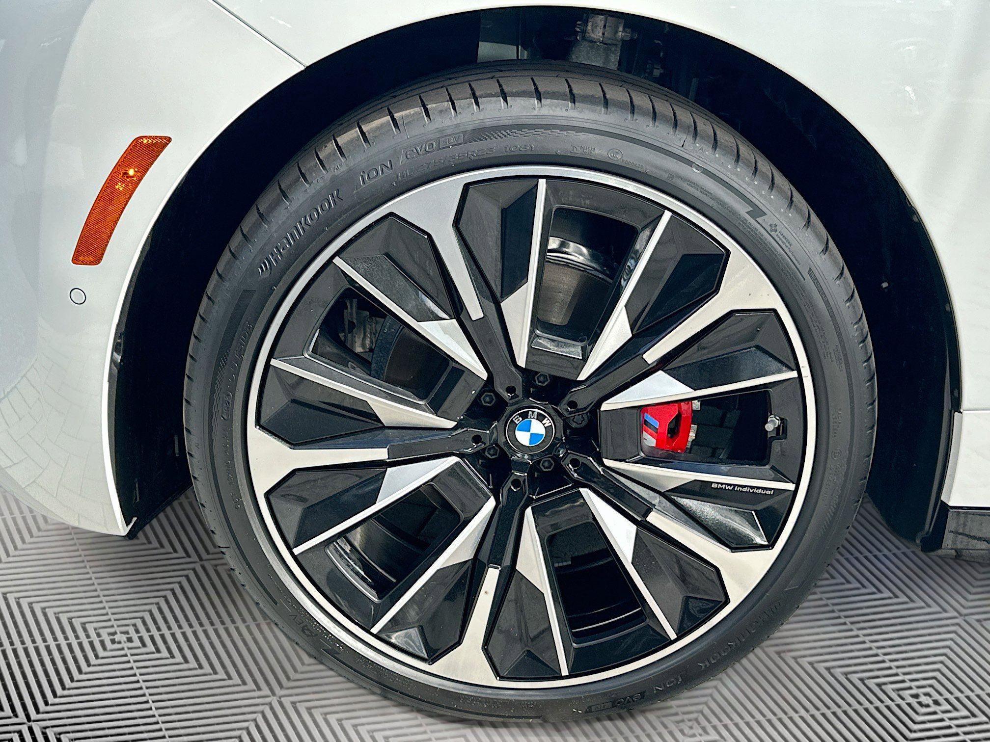 New 2026 BMW iX xDrive60 w/ M Sport Package image 26