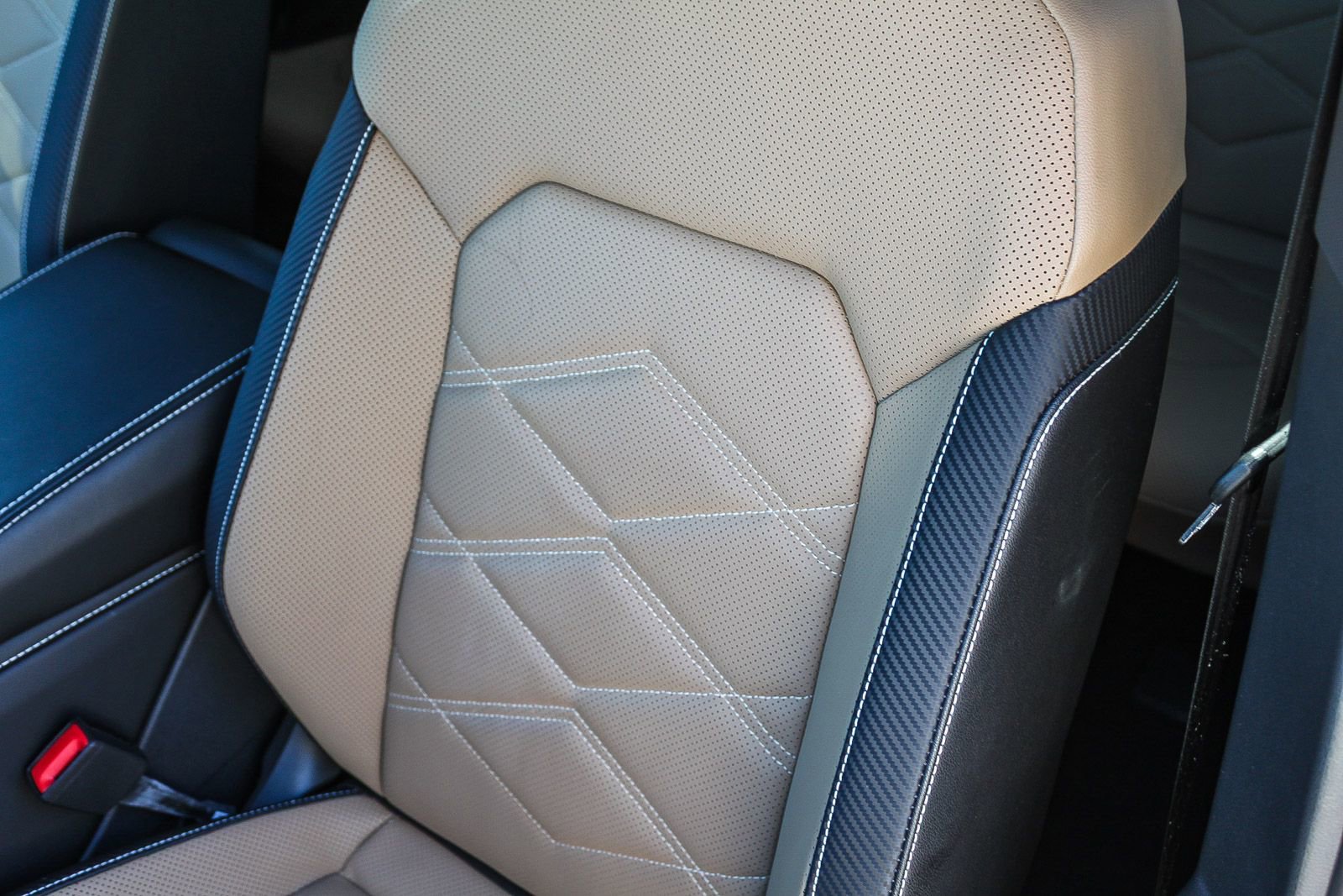 Used 2025 Volkswagen Atlas Cross Sport SE image 25