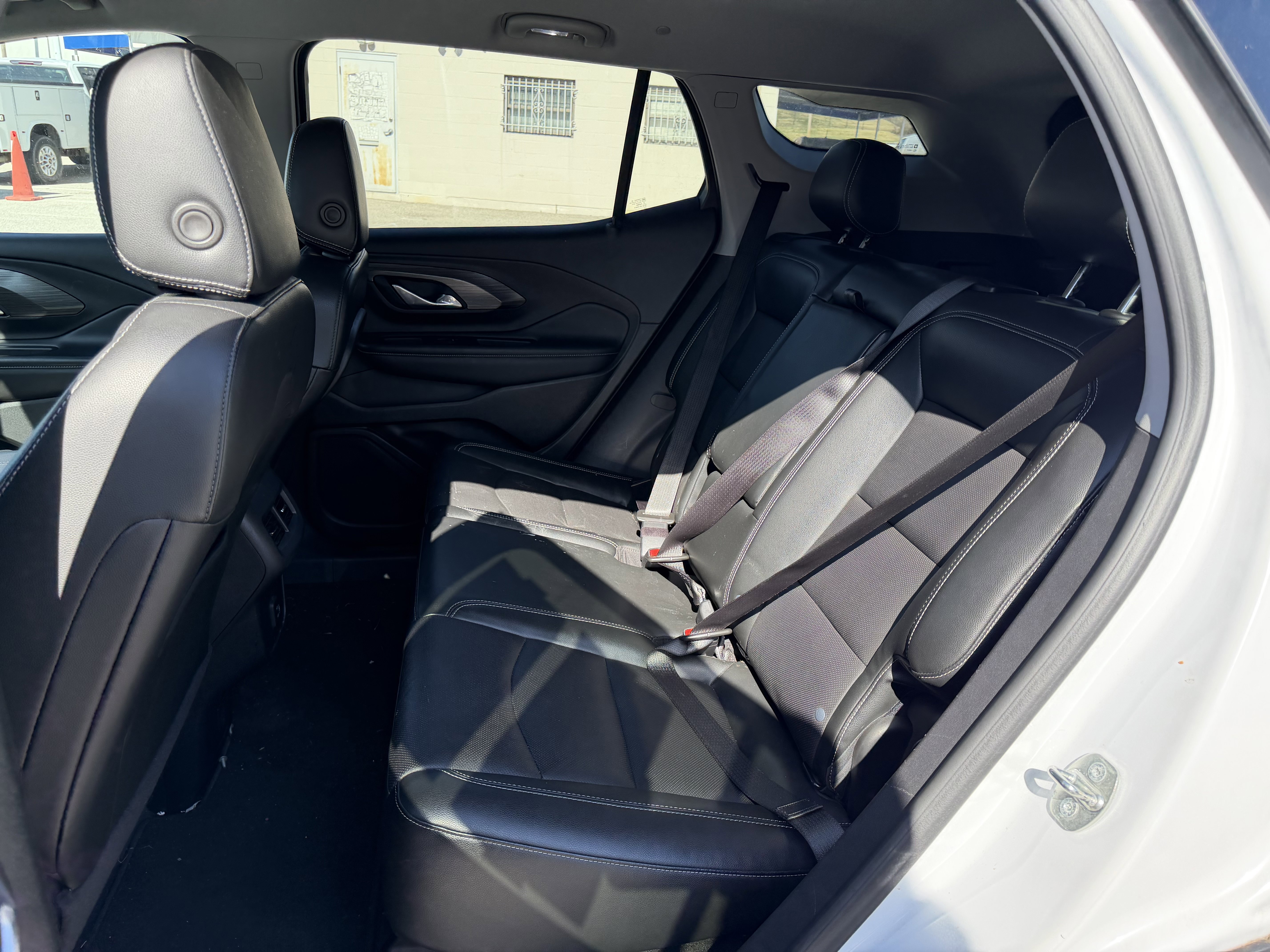 Used 2023 GMC Terrain SLT image 12