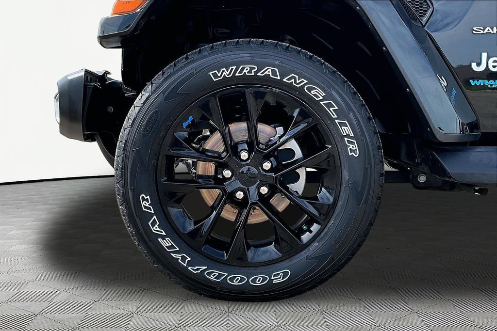 Used 2022 Jeep Wrangler Unlimited Sahara w/ Cold Weather Group AWD/4WD image 9