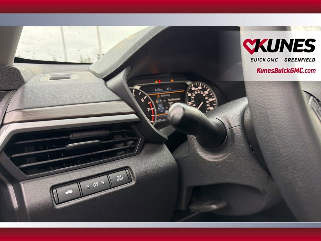 Used 2024 Nissan Altima 2.5 SV FWD image 17