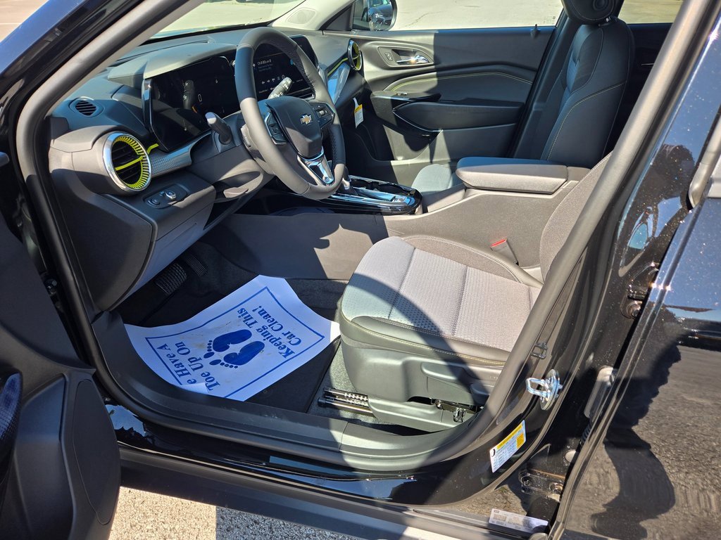 New 2025 Chevrolet Trax LT w/ Driver Confidence Package image 7