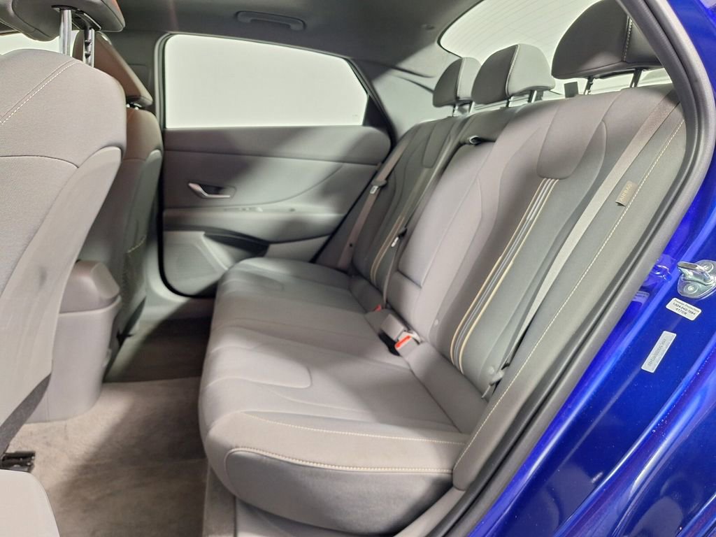 Used 2025 Hyundai Elantra SEL FWD image 23