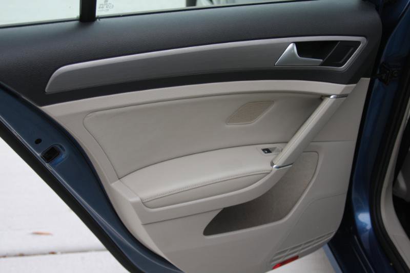 Used 2015 Volkswagen Golf S image 37