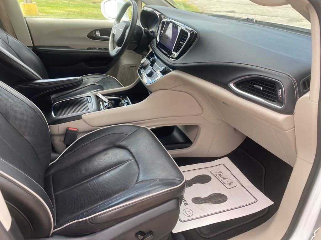 Used 2022 Chrysler Pacifica Limited image 19
