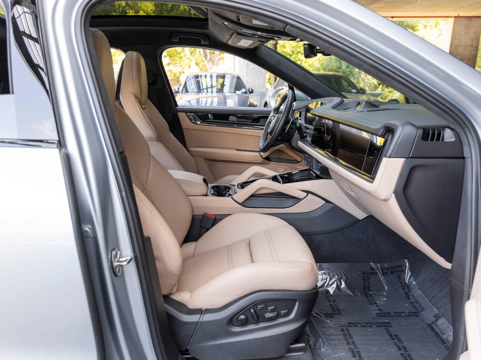 Certified 2025 Porsche Cayenne GTS AWD/4WD image 70