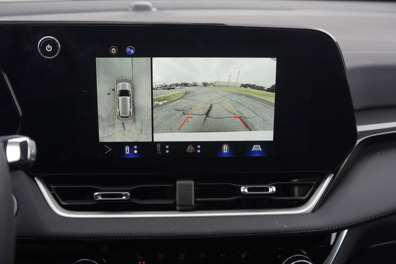 New 2025 Chevrolet Equinox LT w/ Safety and Technology Package image 24