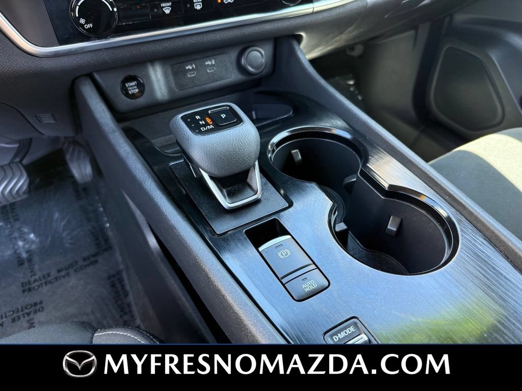 Used 2024 Nissan Rogue S FWD image 27