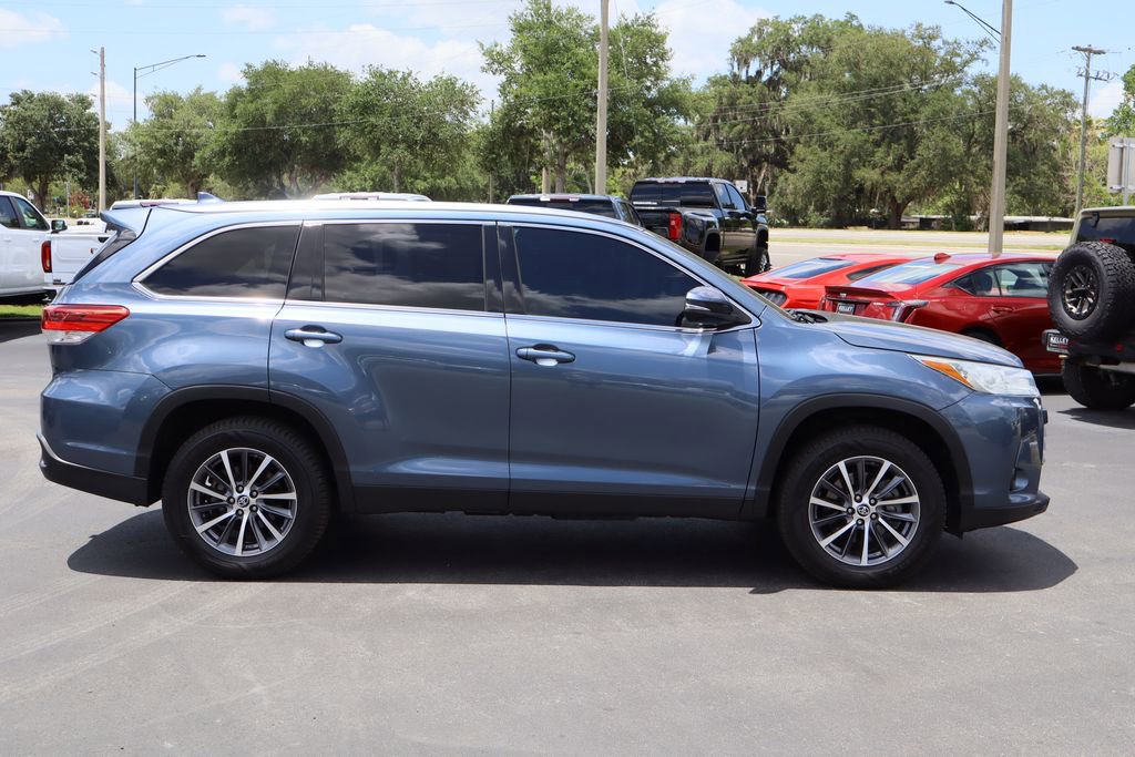 Used 2019 Toyota Highlander XLE FWD image 10