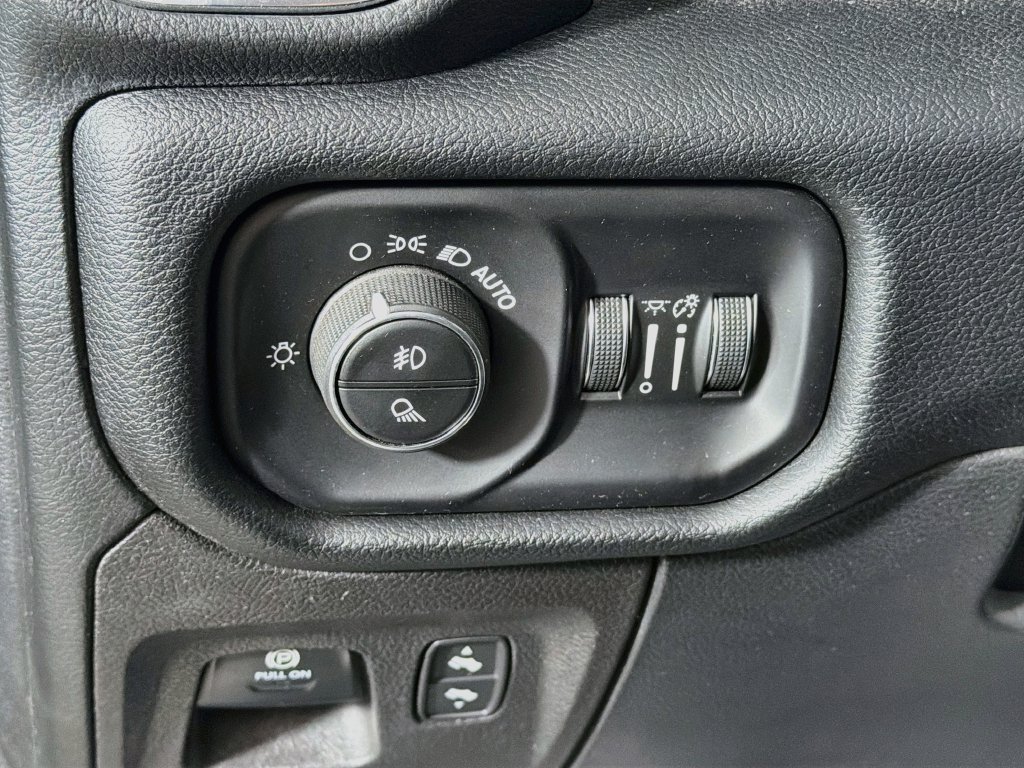 Used 2022 RAM 1500 Laramie w/ Sport Appearance Package AWD/4WD image 10