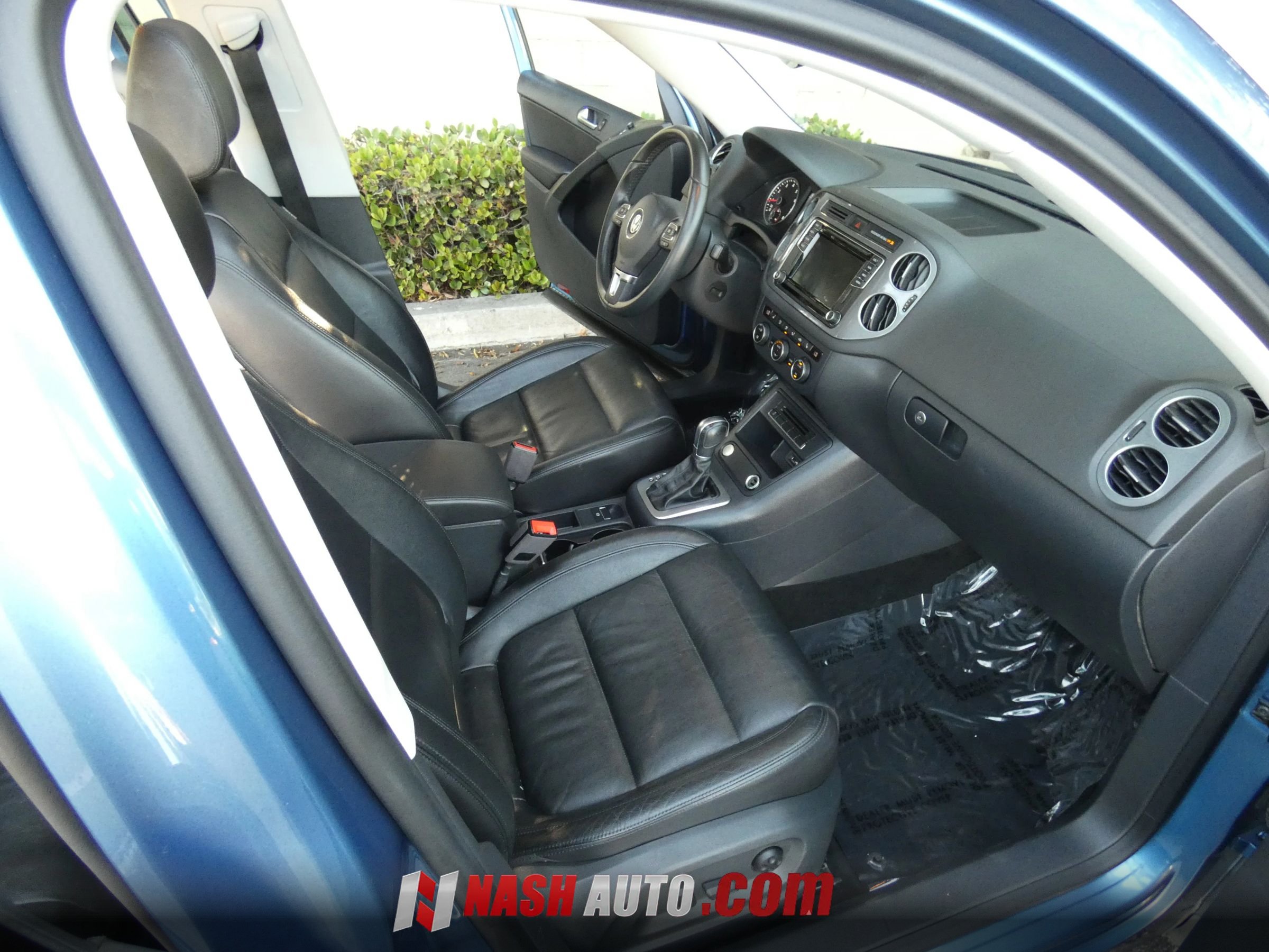 Used 2017 Volkswagen Tiguan SEL FWD image 25