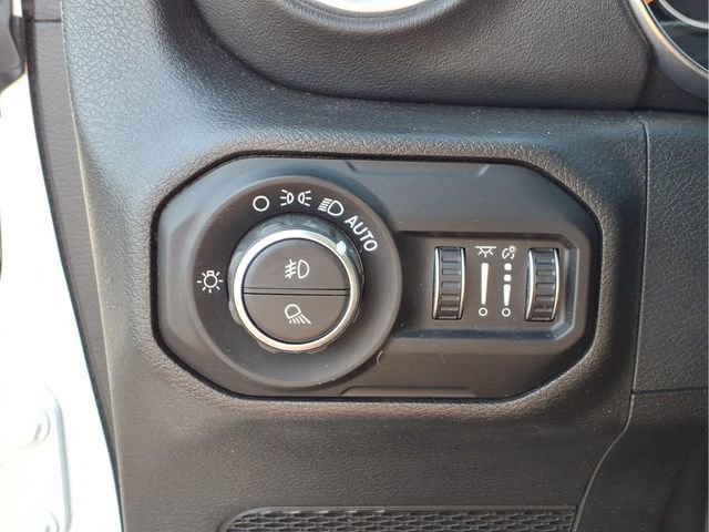 Used 2020 Jeep Gladiator Overland w/ Cold Weather Group image 17