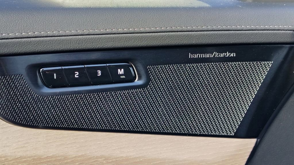 New 2026 Volvo XC90 B6 Plus w/ Protection Package Premier image 8