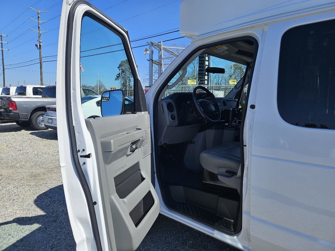 Used 2014 Ford E-350 and Econoline 350 Extended Super Duty w/ Power Group RWD image 9