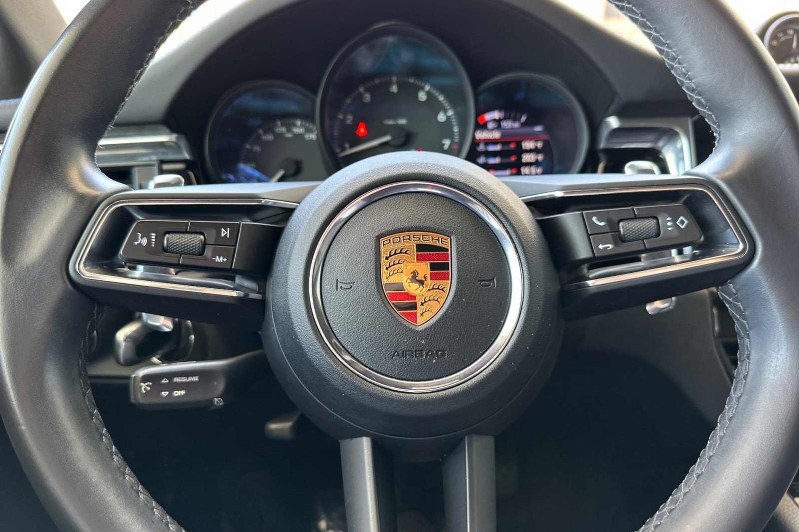 Certified 2022 Porsche Macan AWD/4WD image 24