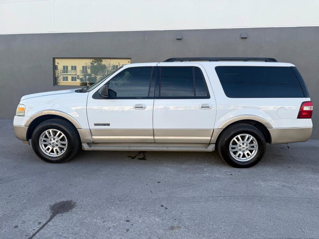 Used 2007 Ford Expedition EL Eddie Bauer RWD image 3