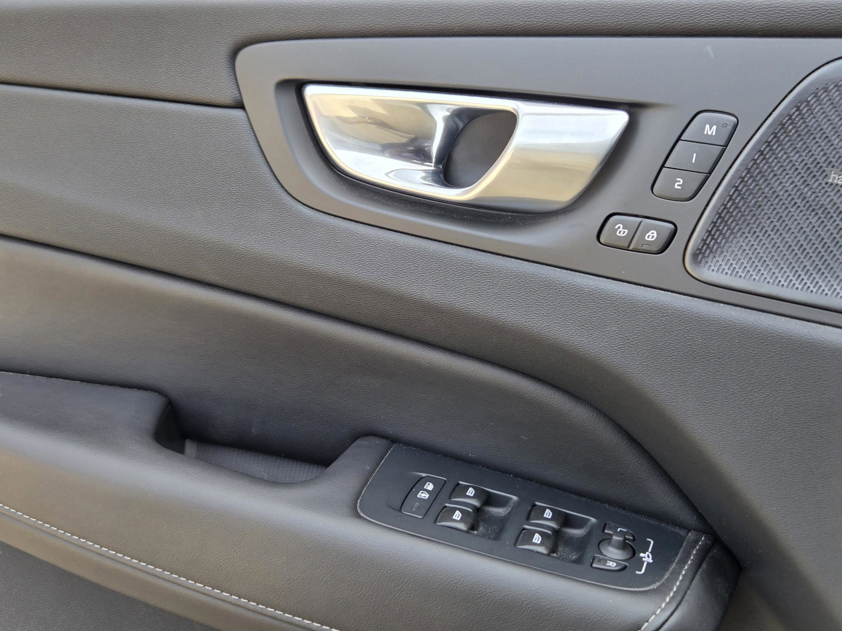 Used 2024 Volvo XC60 T8 Ultimate w/ Climate Package AWD/4WD image 19