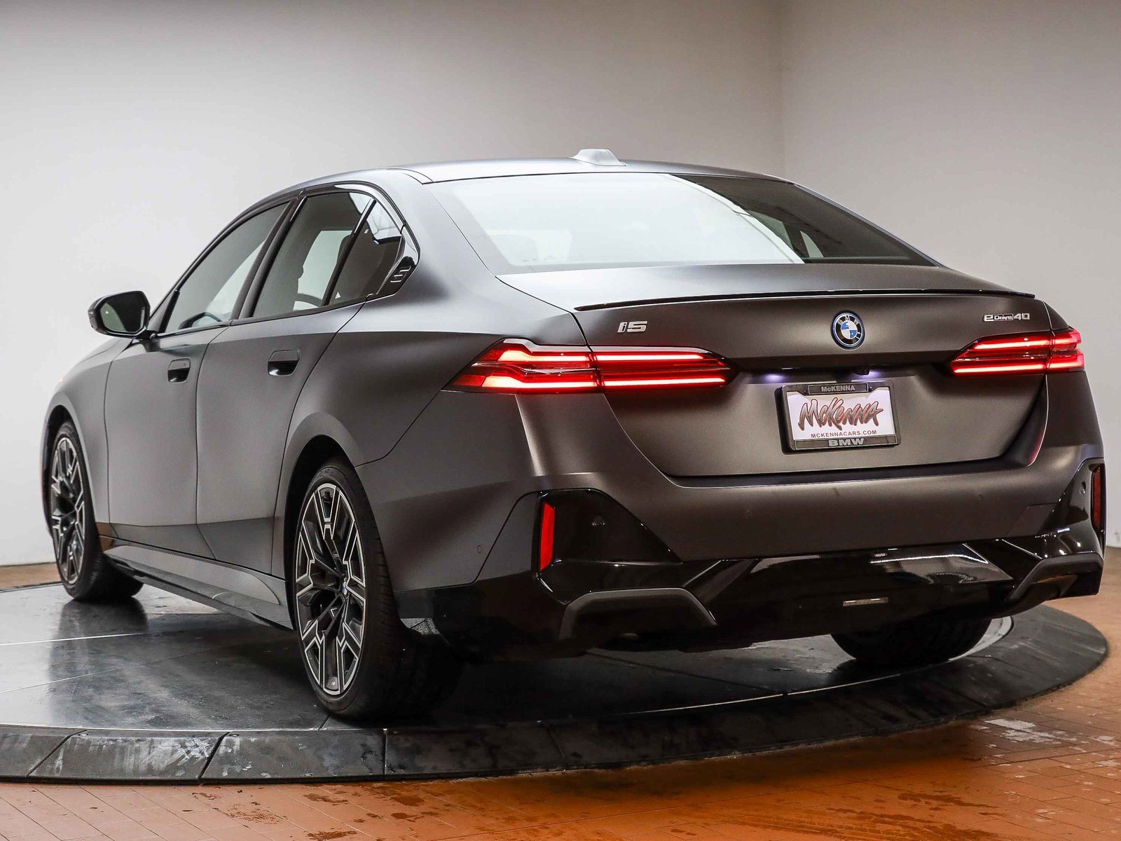 Used 2026 BMW i5 eDrive40 w/ M Sport Package image 9