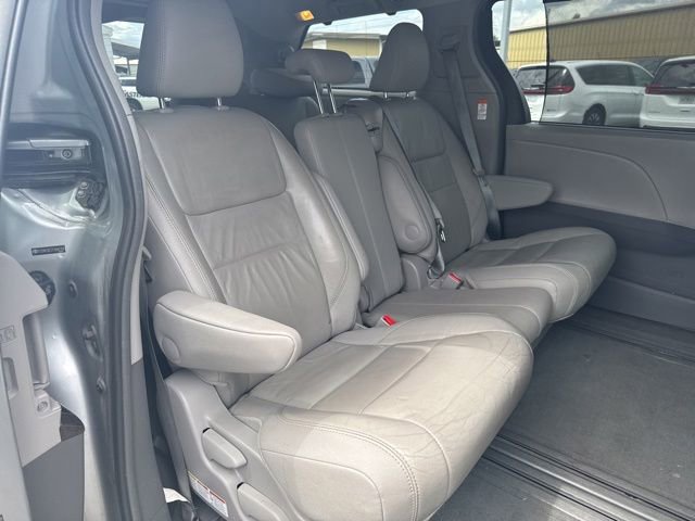 Used 2015 Toyota Sienna XLE w/ XLE Navigation Package FWD image 10