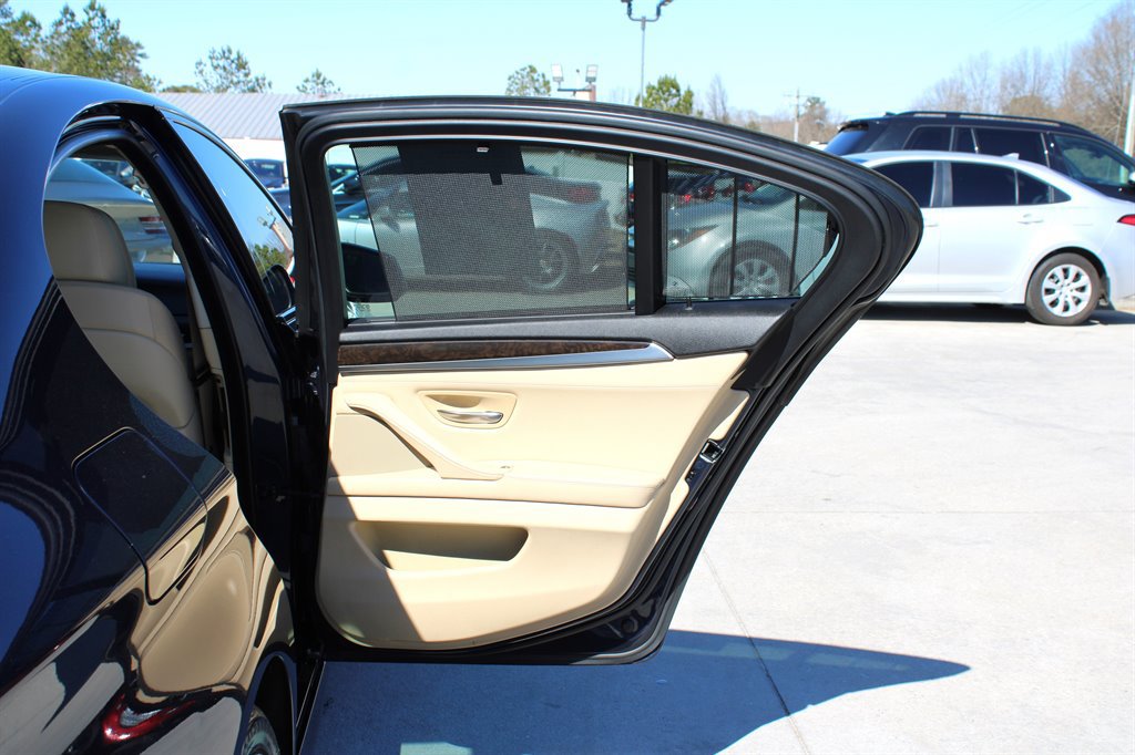 Used 2011 BMW 550i Sedan RWD image 31