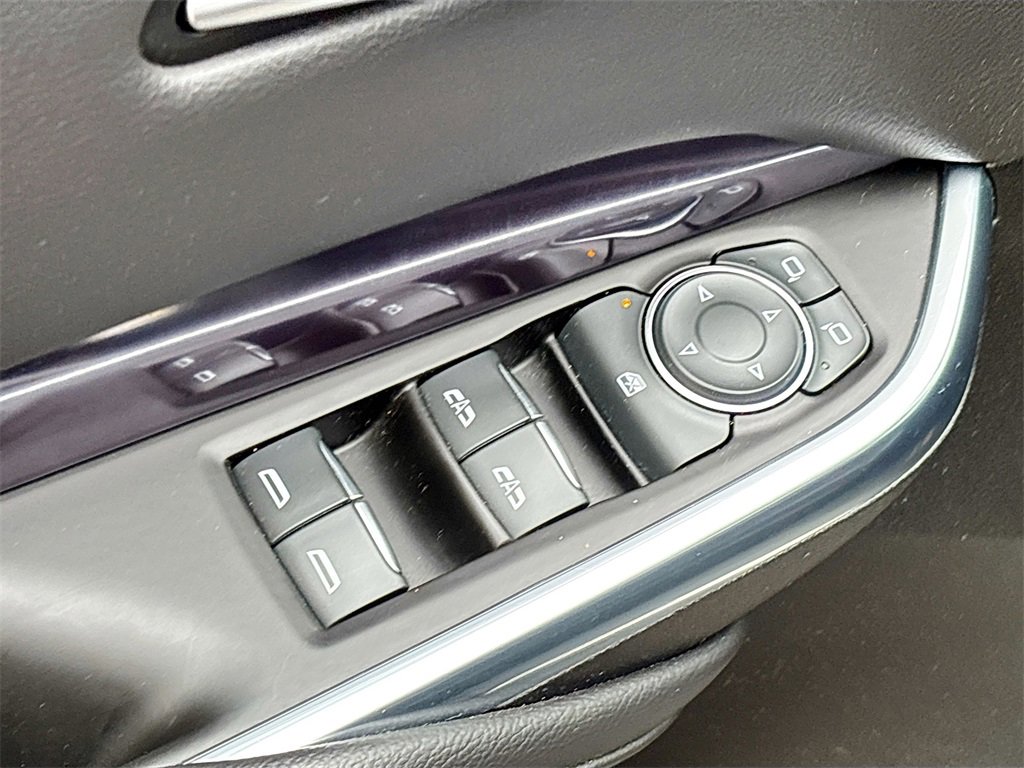 Used 2022 Cadillac XT4 Luxury w/ Cold Weather Package image 17