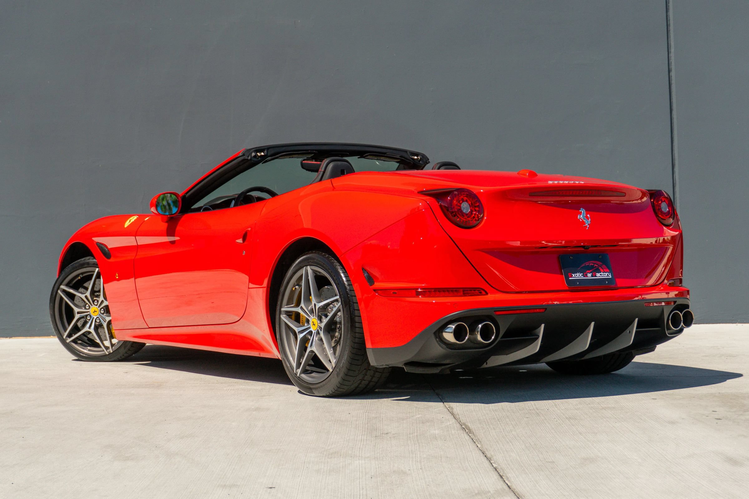 Used 2017 Ferrari California T RWD image 10