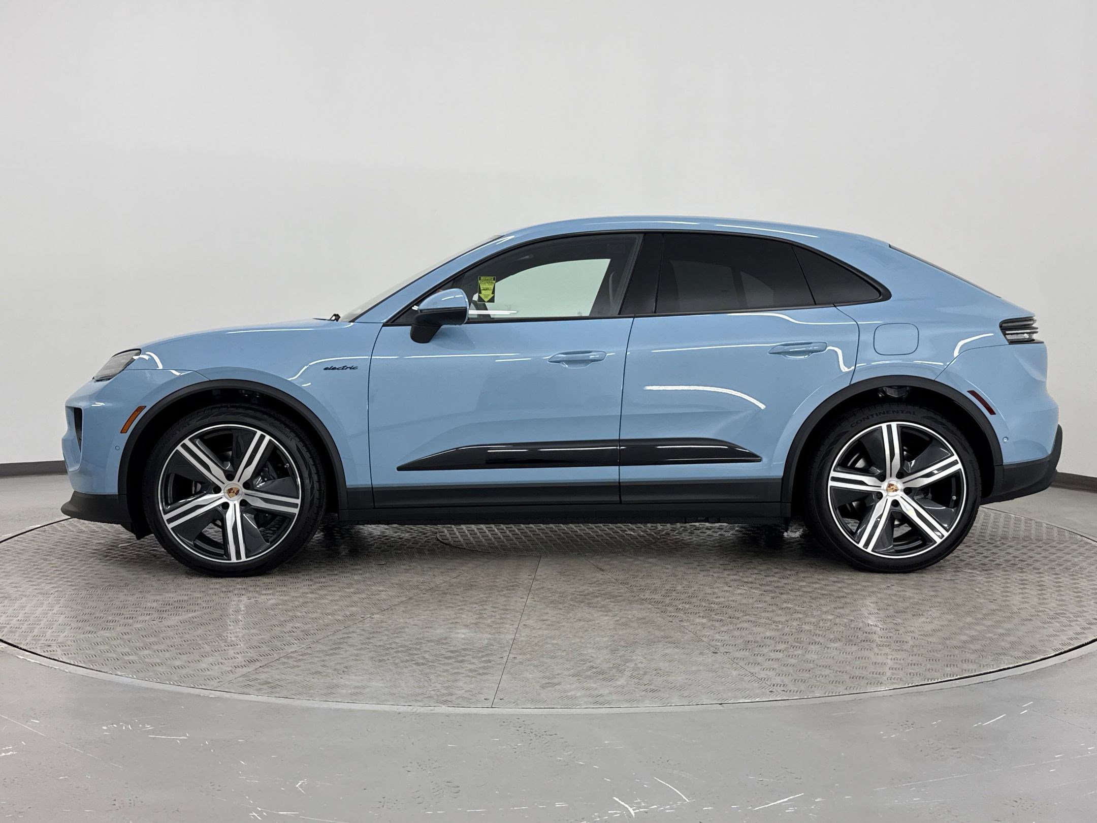 Used 2025 Porsche Macan Electric image 2
