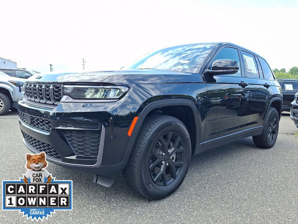 Used 2026 Jeep Grand Cherokee Altitude AWD/4WD image 3