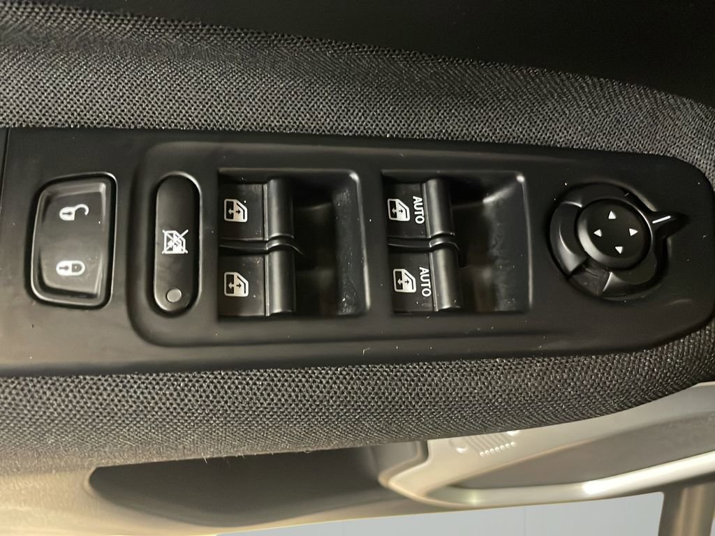 Used 2019 Jeep Renegade Sport w/ Sport Appearance Group AWD/4WD image 9