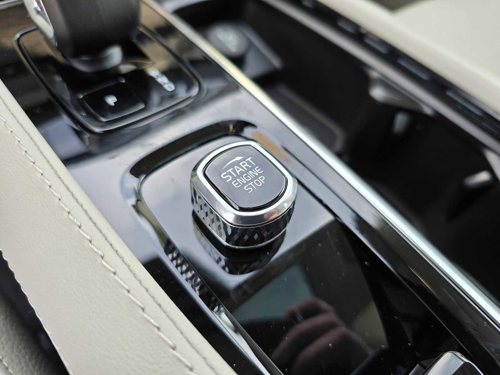 Certified 2023 Volvo XC90 B5 Plus w/ Protection Package Premier AWD/4WD image 33