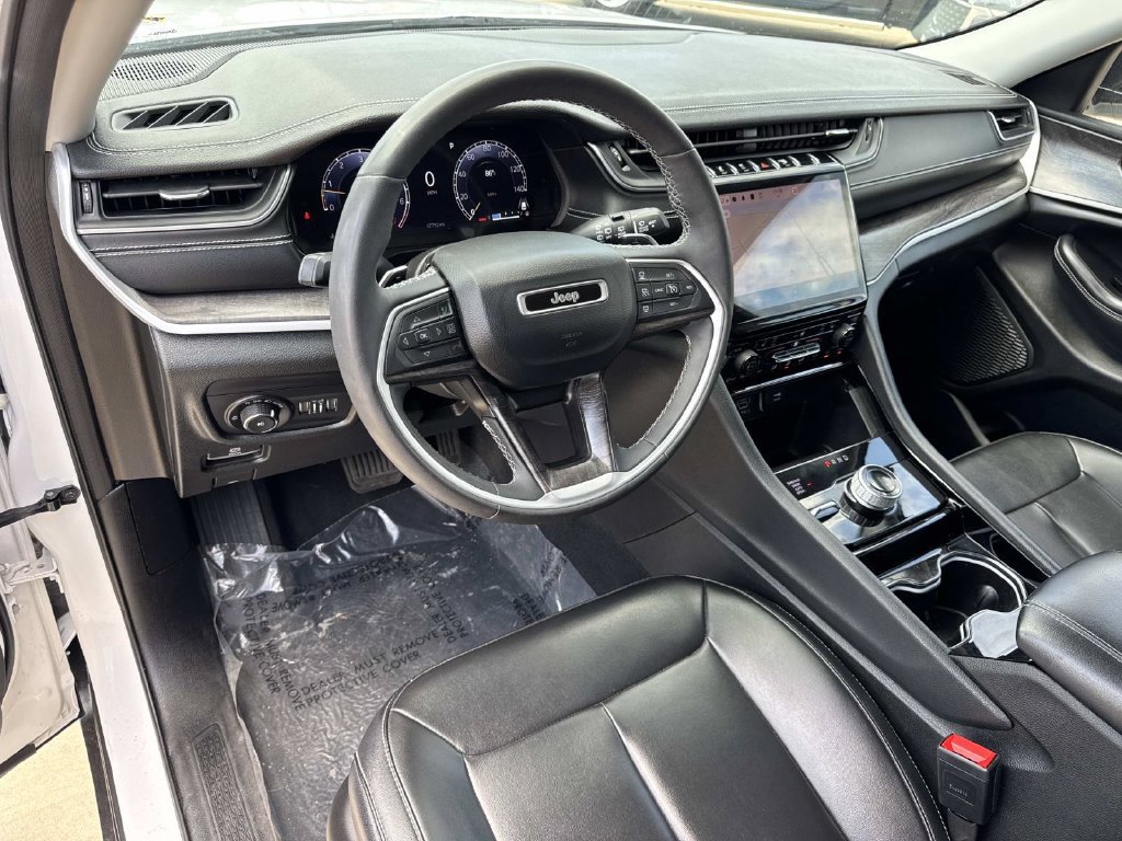 Used 2023 Jeep Grand Cherokee Limited AWD/4WD image 23