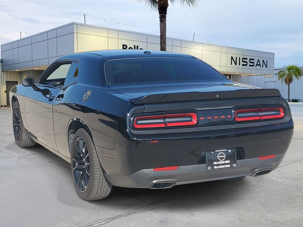 Used 2018 Dodge Challenger SXT RWD image 4