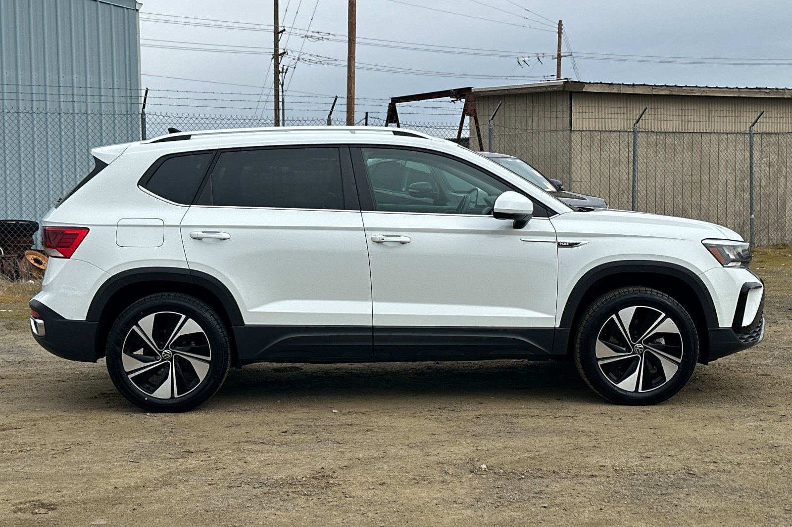 Used 2024 Volkswagen Taos SE image 3