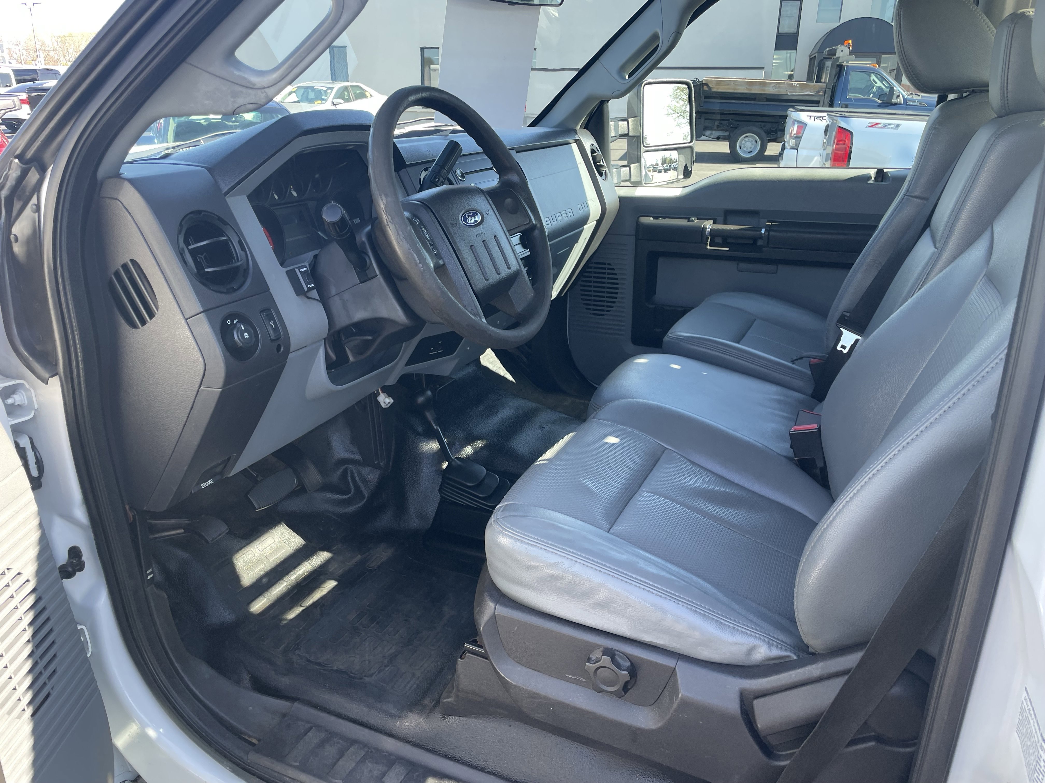 Used 2014 Ford F550 4x4 Regular Cab Super Duty image 12